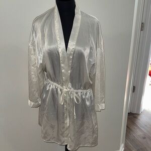 Vintage Victoria's Secret gold label satin robe size - M/L